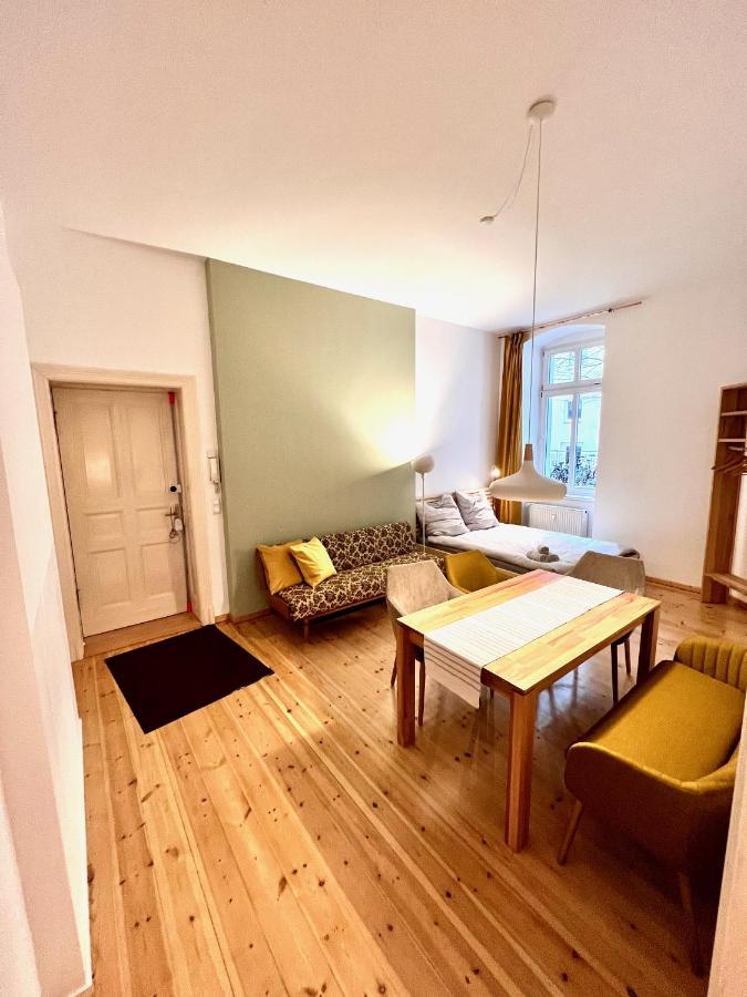 Gemuetliche 2-Zimmer-Wohnung Zentral Friedrichshain Berlim Exterior foto